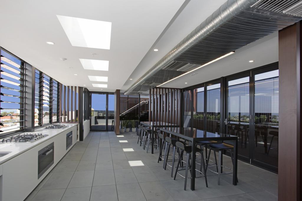 ☆ Heart Of St Kilda ☆ Infinity Pool+Parking+Wifi Apartman Melbourne Kültér fotó